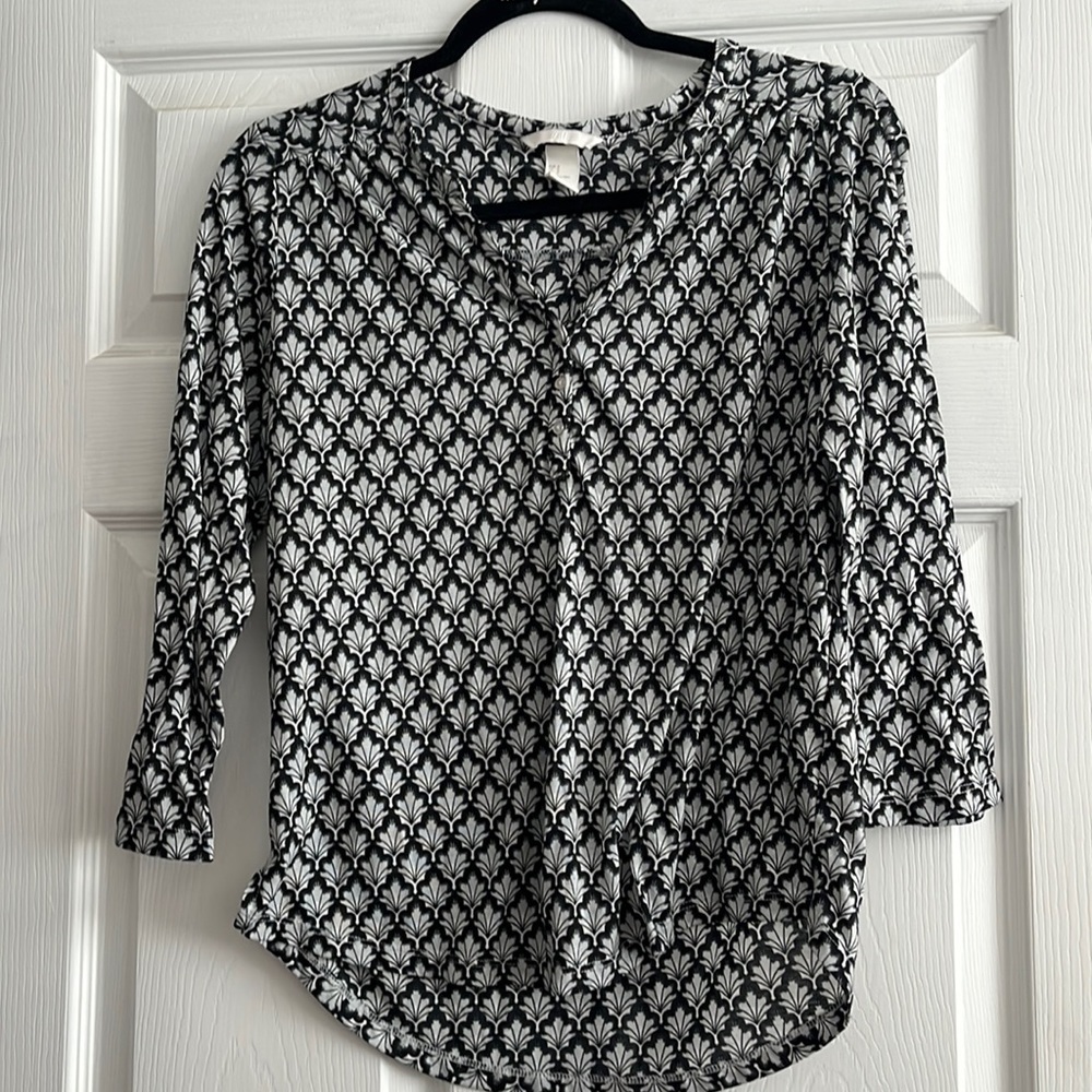 “H&M-blouse size small”
